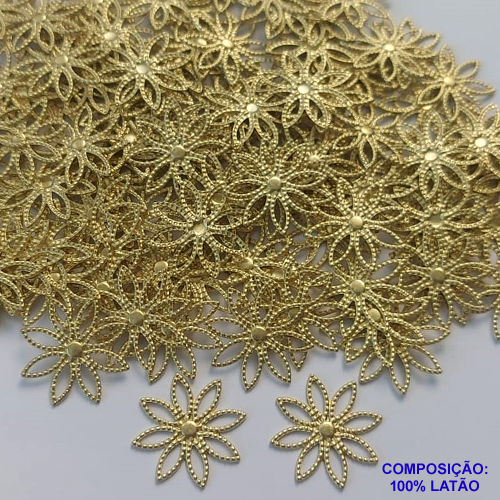 ACESSORIO PINGENTE NO BRUTO PRONTO PARA O BANHO (CX16) - (V3887) COMPOSIÇÃO 100% LATÃO - TAMANHO 19X19MM PESO TOTAL 0,4GR FLOR VAZADA BRU0001361
