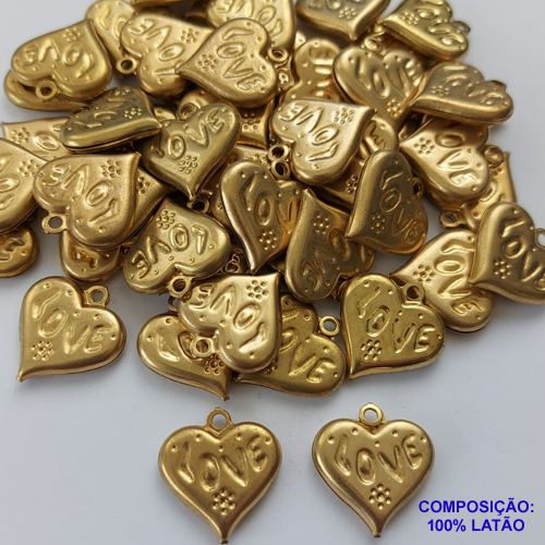 ACESSORIO PINGENTE NO BRUTO PRONTO PARA O BANHO (CX20)- (E346) COMPOSIÇÃO 100% LATÃO - TAMANHO 20X21MM PESO TOTAL 1,6GR - CORAÇÃO DUPLO COM PALAVRA LOVE - BRU0001381