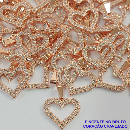 PINGENTE NO BRUTO PRONTO PARA O BANHO(CX45) (MAD)- PINGENTE DE CORAÇÃO CRAVEJADO COM MICRO ZIRCÔNIAS - COMPOSIÇÃO: 70% LATÃO E 30% ZIRCÔNIA - TAMANHO 17MM -  PESO TOTAL 1.1GR - BRU0001395