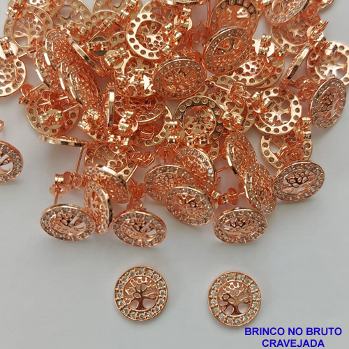 ACESSORIO (BRINCO NO BRUTO PRONTO PARA O BANHO (CX38) -  BRINCO DE CORAÇÃO CRAVEJADO COM MICRO ZIRCONIAS - (VALOR REFERENTE AO PAR)(MAD) TAMANHO 13MM - PESO 1,8GR - BRU9060