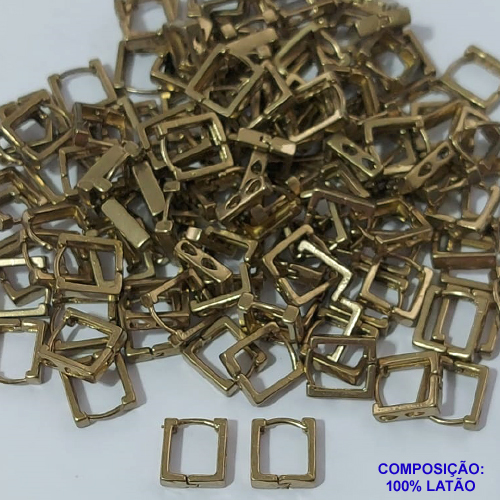 BRINCO NO BRUTO PRONTO PARA O BANHO - ARGOLINHA DE PRESSÃO (TRANQUETA) EM FORMATO QUADRADO COM DETALHES VAZADOS  - TAMANHO 11MM - PESO 1,6GR - BRU9068