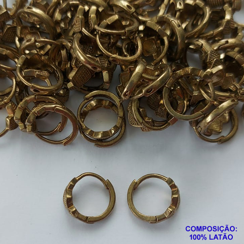 BRINCO NO BRUTO PRONTO PARA O BANHO(CX122)- ARGOLINHA DE PRESSÃO (TRANQUETA) EM FORMATO REDONDO COM DETALHES  - TAMANHO 14MM - PESO 2GR - BRU9069