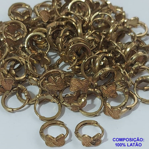 BRINCO NO BRUTO PRONTO PARA O BANHO - ARGOLINHA DE PRESSÃO (TRANQUETA) EM FORMATO REDONDO COM DOIS CORAÇÕES - TAMANHO 14MM - PESO 2,2GR - BRU9075