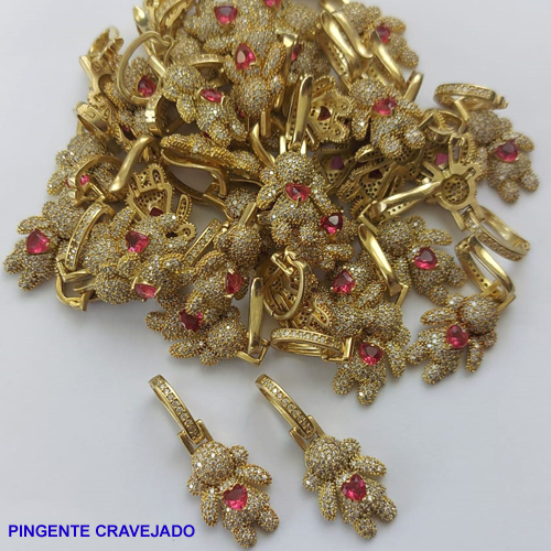 PINGENTE NO BRUTO PRONTO PARA O BANHO (CX14) - COM PINGENTE MENINA CRAVEJADO COM MICRO ZIRCONIAS EM 70% LATÃO E 30% ZIRCÔNIA - TAMANHO 22MM - PESO TOTAL 2.3GR - BRU0001416