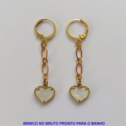 BRINCO NO BRUTO PRONTO PARA O BANHO - ARGOLINHA DE PRESSÃO (TRANQUETA) COMPOSIÇÃO LATÃO / RESINA - TIPO VAN CLEEF MADRE PÉROLA COM 11MM PESO- 2,2GR BRU9086