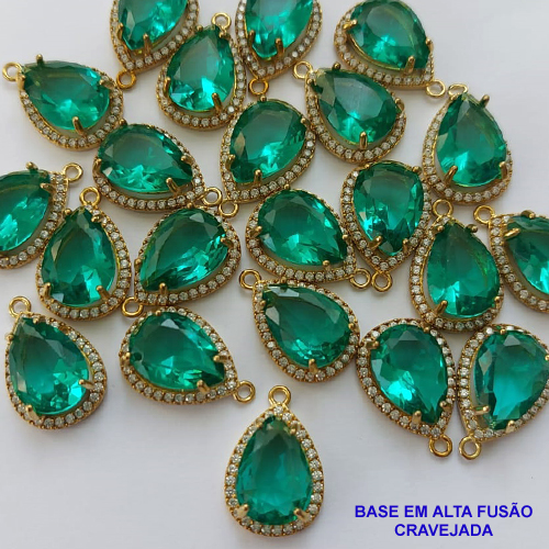 PINGENTE NO BRUTO PRONTO PARA O BANHO - (PEÇA DELICADA CUIDADO NO BANHO) COM PINGENTE EM ZIRCÔNIA VERDE COM BASE EM ALTA FUSÃO CRAVEJADA - TAMANHO 10X14MM -  PESO TOTAL 2,2GR - BRU9101