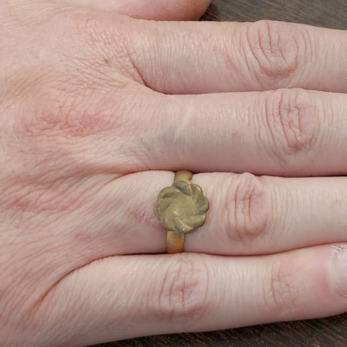 ANEL NO BRUTO PRONTO PARA O BANHO - ANEL AJUSTÁVEL - FLOR (E2025) - LARGURA 11MM - PESO MEDIO 1,7GR - COMPOSIÇÃO LATÃO - ANEL000271