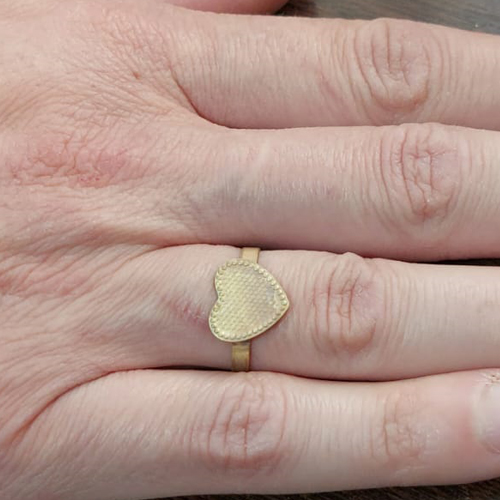 ANEL NO BRUTO PRONTO PARA O BANHO - ANEL AJUSTÁVEL - CORAÇÃO (E2518) - LARGURA 11MM - PESO MEDIO 1GR - COMPOSIÇÃO LATÃO - ANEL000272