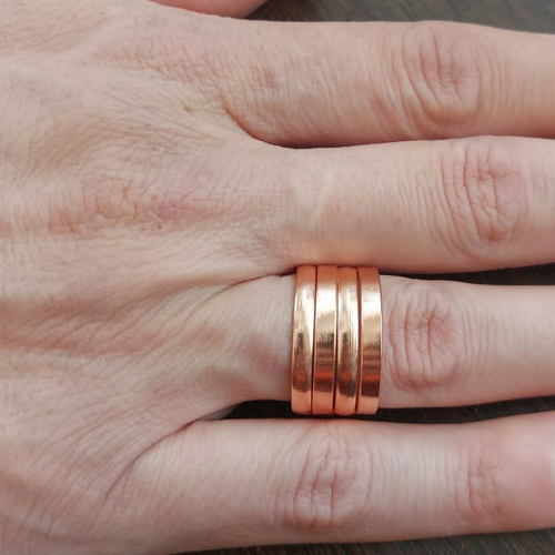 ALIANÇA NO BRUTO PRONTO PARA O BANHO - ALIANÇA COM 4 AROS LARGURA: 12MM COMPOSIÇÃO: 100% LATÃO - ALIANÇA SOLDADA " NÃO USINADA " PESO MÉDIO 5,5GR - ANEL000275