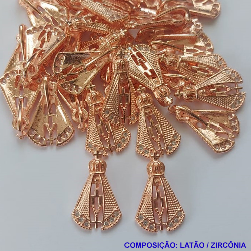 PINGENTE NO BRUTO PRONTO PARA O BANHO (CX21) - PINGENTE NOSSA SRA APARECIDA DETALHES VAZADOS CRAVEJADO COM MICRO ZIRCONIAS - COMPOSIÇÃO: LATÃO / ZIRCONIA - TAMANHO 22MM -  PESO TOTAL 1,8GR - BRU0001460