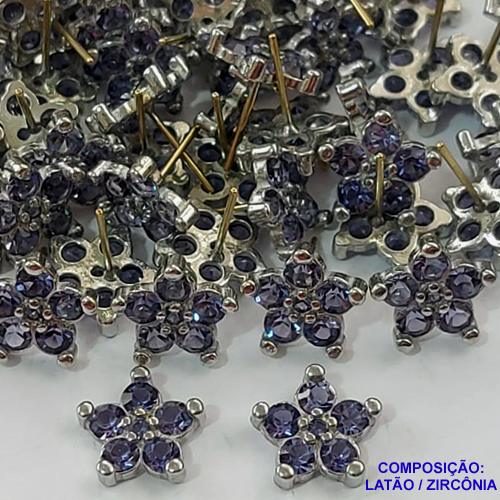 ACESSORIO BRINCO NO BRUTO PRONTO PARA O BANHO (CX38) - BRINCO DE PINO FORMATO FLOR CRAVEJADO EM ZIRCÔNIAS LILÁS - TAMANHO 11MM (MAD) - PESO TOTAL 1,6GR - BRU0001522