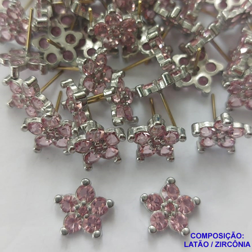 ACESSORIO BRINCO NO BRUTO PRONTO PARA O BANHO (CX39) - BRINCO DE PINO FORMATO FLOR CRAVEJADO EM ZIRCÔNIA ROSA - TAMANHO 11MM (MAD)- PESO TOTAL 1,6GR - BRU0001527