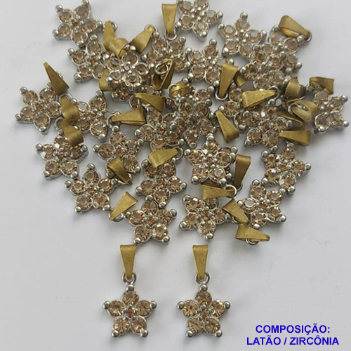 PINGENTE NO BRUTO PRONTO PARA O BANHO (CX32)- PINGENTE FLOR EM ZIRCÔNIA BEGE CLARA - COMPOSIÇÃO: LATÃO / ZIRCÔNIA - TAMANHO 10MM -  (VENDIDO POR UNIDADE) (MAD) PESO TOTAL 0,9GR - BRU0001565