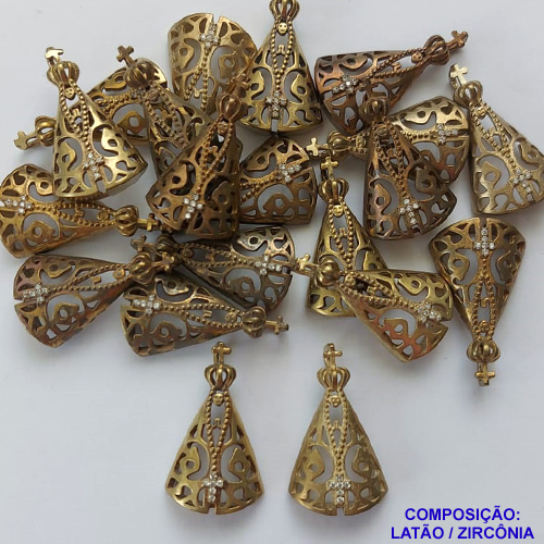 PINGENTE NO BRUTO PRONTO PARA O BANHO (CX24)- PINGENTE NOSSA SRA APARECIDA CRAVEJADO EM MICRO ZIRCÔNIAS - COMPOSIÇÃO: LATÃO / ZIRCÔNIA - TAMANHO 30MM - (VENDIDO POR UNIDADE) PESO TOTAL 2,8GR - BRU0001593