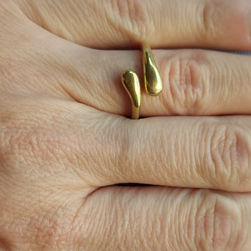 ANEL NO BRUTO PRONTO PARA O BANHO - ANEL COM FORMATO GOTAS - PESO MEDIO 2,9GR - COMPOSIÇÃO: LATÃO - ANEL000295