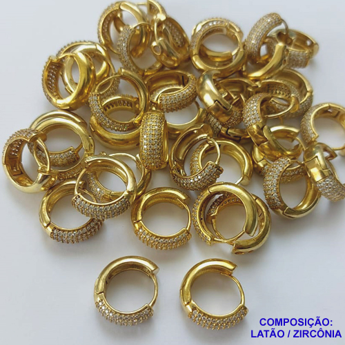 BRINCO NO BRUTO PRONTO BANHO (CX07) - BRINCO COM CINCO FILEIRAS DE MICRO ZIRCONIAS CRISTAIS - ARGOLINHA DE PRESSÃO (TRANQUETA) TAMANHO 16MM PESO TOTAL 4,8GR - BRU9802