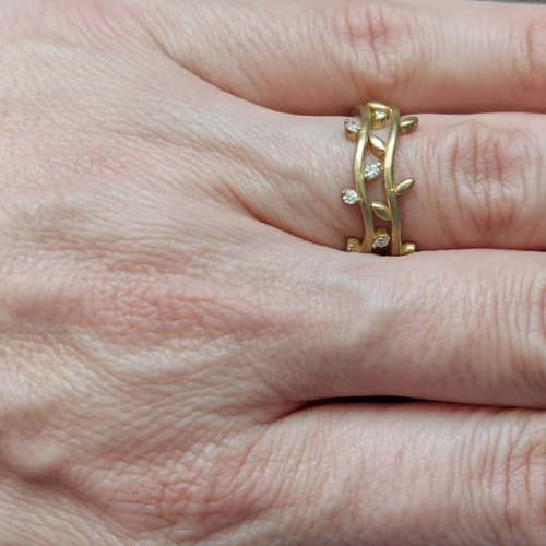 ANEL NO BRUTO PRONTO PARA O BANHO - ANEL FOLHAS COM ZIRCÔNIAS - PESO MEDIO 2,2GR - COMPOSIÇÃO: LATÃO / ZIRCÔNIA - ANEL000307