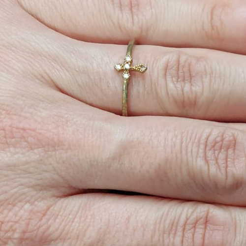 ANEL NO BRUTO PRONTO PARA O BANHO - ANEL CRUCIFIXO COM ZIRCÔNIAS - PESO MEDIO 0,9GR - COMPOSIÇÃO: LATÃO / ZIRCÔNIA - ANEL000308