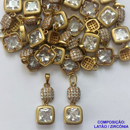 PINGENTE NO BRUTO PRONTO PARA O BANHO (CX31) - PINGENTE DUPLO CRAVEJADO E COM PEDRA EM ZIRCÔNIA - COMPOSIÇÃO: LATÃO / ZIRCÔNIA - TAMANHO 24MM -  (VENDIDO POR UNIDADE) PESO TOTAL 2,5GR - BRU0001607
