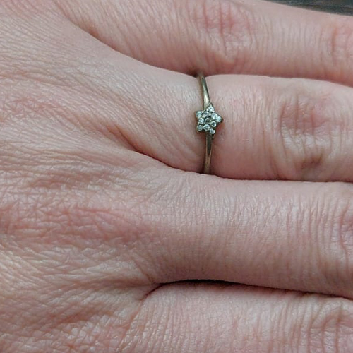 ANEL NO BRUTO PRONTO PARA O BANHO - ANEL ESTRELA COM ZIRCÔNIAS - PESO MEDIO 1,8GR - COMPOSIÇÃO: LATÃO / ZIRCÔNIA - ANEL000312