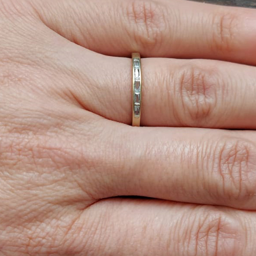 ANEL NO BRUTO PRONTO PARA O BANHO - ANEL COM 5 PEDRAS EM ZIRCÔNIAS - PESO MEDIO 1,5GR - COMPOSIÇÃO: LATÃO / ZIRCÔNIA - ANEL000321