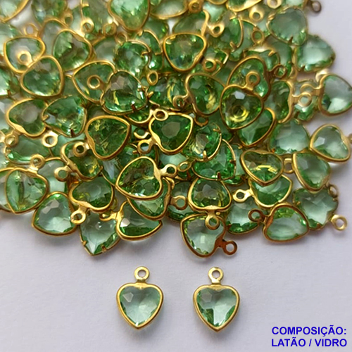 ACESSÓRIO NO BRUTO PRONTO PARA O BANHO - PINGENTE CORAÇÃO EM VIDRO  " 6MM " VERDE - COMPOSIÇÃO LATÃO / VIDRO - PESO 0,1GR - BRU0001614