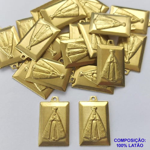 ACESSÓRIO NO BRUTO PRONTO PARA O BANHO (CX22) - PINGENTE NOSSA SRA APARECIDA RETANGULAR (E2910) - COMPOSIÇÃO: 100% LATÃO - TAMANHO 24MM -  PESO TOTAL 2,2GR - BRU0001621