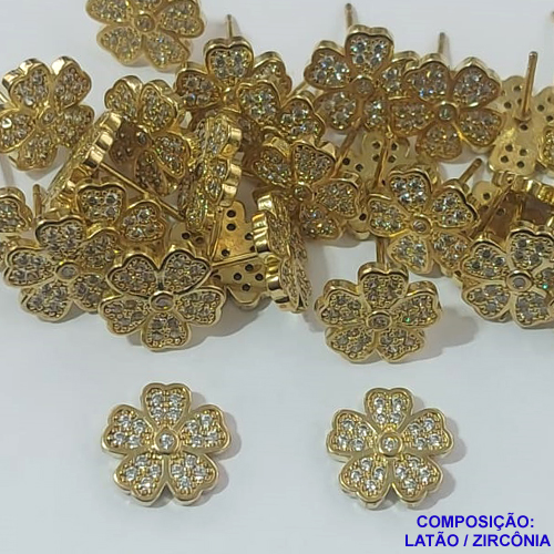 ACESSORIO BRINCO NO BRUTO PRONTO PARA O BANHO (CX38) - BRINCO DE PINO FORMATO FLOR CRAVEJADO EM MICRO ZIRCÔNIAS - TAMANHO 10MM - PESO TOTAL 1,8GR - COMPOSIÇÃO: LATÃO / ZIRCÔNIA  - BRU0001635