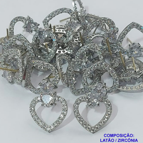 ACESSORIO BRINCO NO BRUTO PRONTO PARA O BANHO (CX38) - BNIAS E PEDRA CRISTAL - TAMANHO 15MM - PESO TOTAL 2GR (MAD) - COMPOSRINCO DE PINO FORMATO CORAÇÃO CRAVEJADO EM ZIRCÔIÇÃO: LATÃO / ZIRCÔNIA  - BRU0001643