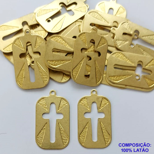 ACESSÓRIO NO BRUTO PRONTO PARA O BANHO (CX20) - PINGENTE RETANGULAR CRUCIFIXO VAZADO 30X19MM (E3173) - COMPOSIÇÃO: 100% LATÃO -  PESO TOTAL 2,1GR - BRU0001653