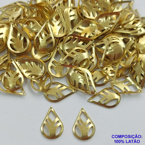 ACESSÓRIO NO BRUTO PRONTO PARA O BANHO  (CX16) - PINGENTE  GOTA DETALHES VAZADOS 9X14MM (V2467) - COMPOSIÇÃO: 100% LATÃO -  PESO TOTAL 0,3GR - BRU0001666