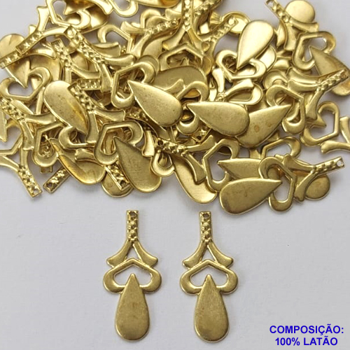 ACESSÓRIO NO BRUTO PRONTO PARA O BANHO (CX17) - PINGENTE GOTA COM CORAÇÃO 11X27MM (V2670) - COMPOSIÇÃO: 100% LATÃO -  PESO TOTAL 0,5GR - BRU0001671