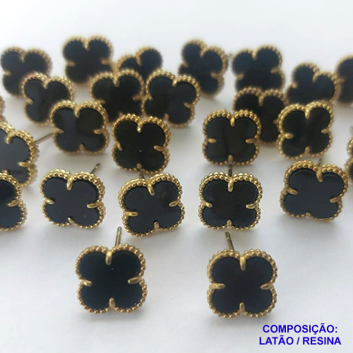 BRINCO NO BRUTO PRONTO PARA O BANHO -  (CX.44)  BRINCO DE PINO COM PINGENTE TIPO VAN CLEEF 10MM PRETO - COMPOSIÇÃO: LATÃO / RESINA - PESO 1,5GR - BRU10023