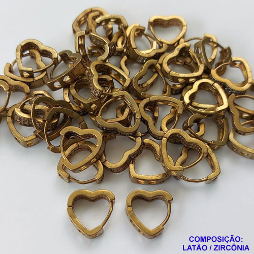 BRINCO NO BRUTO PRONTO BANHO (CX06) - BRINCO FORMATO CORAÇÃO COM DUAS FILEIRAS DE MICRO ZIRCONIAS CRISTAIS - ARGOLINHA DE PRESSÃO (TRANQUETA) TAMANHO 13MM - LARGURA: 3,6MM - PESO TOTAL 3,2GR - BRU10050