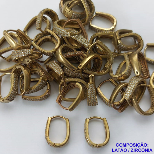 BRINCO NO BRUTO PRONTO BANHO (CX07) - BRINCO COM QUATRO FILEIRAS DE MICRO ZIRCONIAS CRISTAIS - ARGOLINHA DE PRESSÃO (TRANQUETA) TAMANHO 13MM - LARGURA: 3,8MM - PESO TOTAL 3,3GR - BRU10071
