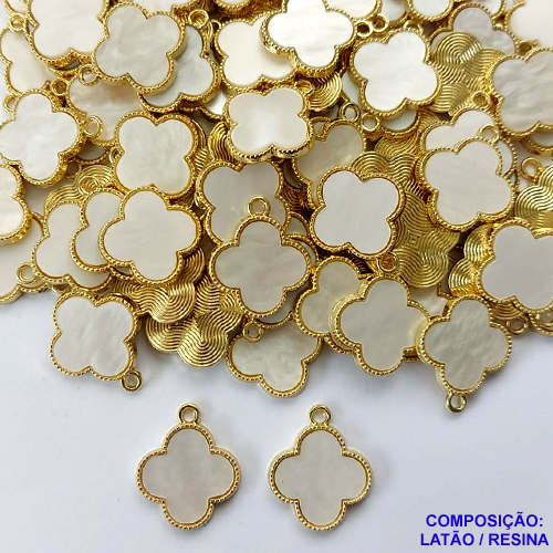 ACESSORIO NO BRUTO PRONTO PARA O BANHO(CX44) - PINGENTE TIPO "VAN CLEEF" MADRE PÉROLA - COM UMA ARGOLINHA - TAMANHO 18MM - PESO 2,2GR - COMPOSIÇÃO: LATÃO / RESINA - (VENDIDA POR UNIDADE) - BRU0001741