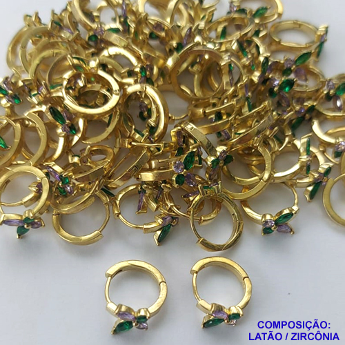 BRINCO NO BRUTO PRONTO BANHO (CX06 )- BRINCO COM FLOR EM ZIRCÔNIAS COLORIDAS - ARGOLINHA DE PRESSÃO (TRANQUETA) TAMANHO 12MM - PESO TOTAL 2,1GR - BRU10129