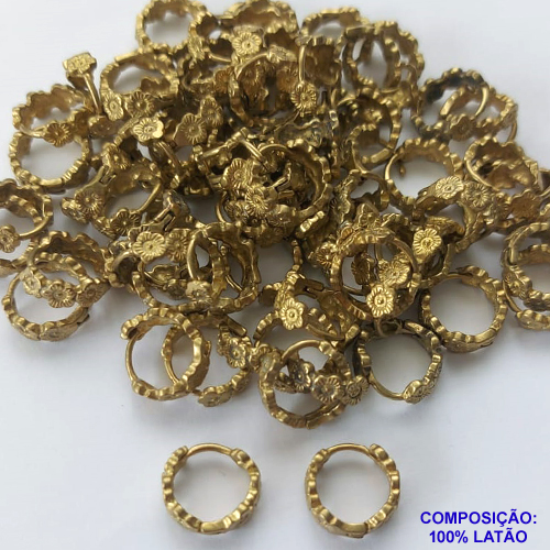 BRINCO NO BRUTO PRONTO BANHO(CX59) - BRINCO COM FLORES - ARGOLINHA DE PRESSÃO (TRANQUETA) TAMANHO 4X13MM - COMPOSIÇÃO: 100% LATÃO - PESO TOTAL 2,1GR - BRU10132