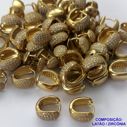 BRINCO NO BRUTO PRONTO BANHO (CX06) - BRINCO CRAVEJADO EM MICRO ZIRCÔNIAS - ARGOLINHA DE PRESSÃO (TRANQUETA) TAMANHO 11MM - LARGURA: 6,5MM - PESO TOTAL 3,6GR - BRU10134
