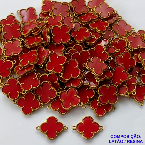 ACESSÓRIO NO BRUTO PRONTO PARA O BANHO - PINGENTE TIPO VAN CLEEF VERMELHA COM DUAS ARGOLINHAS - COMPOSIÇÃO: LATÃO / RESINA - TAMANHO 14MM -  (VENDIDO POR UNIDADE) PESO TOTAL 0,8GR - BRU0001760