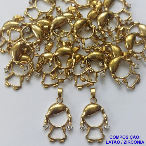 PINGENTE NO BRUTO PRONTO PARA O BANHO (CX15) - PINGENTE MENINA VAZADA COM PEDRAS EM ZIRCONIAS - COMPOSIÇÃO: LATÃO / ZIRCÔNIA - TAMANHO 18MM - PESO TOTAL 1,6GR - BRU0001776