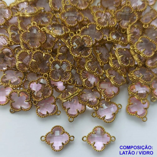 ACESSÓRIO NO BRUTO PRONTO PARA O BANHO - PINGENTE TIPO VAN CLEEF ROSA COM DUAS ARGOLINHAS - COMPOSIÇÃO: LATÃO / VIDRO - TAMANHO 10MM - (VENDIDO POR UNIDADE) PESO TOTAL 0,7GR - BRU0001784