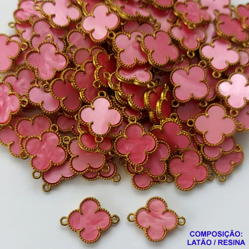 ACESSÓRIO NO BRUTO PRONTO PARA O BANHO - PINGENTE TIPO VAN CLEEF ROSA COM DUAS ARGOLINHAS - COMPOSIÇÃO: LATÃO / RESINA - TAMANHO 14MM - (VENDIDO POR UNIDADE) PESO TOTAL 0,8GR - BRU0001790