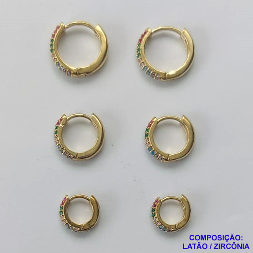 BRINCO NO BRUTO PRONTO PARA O BANHO(CX60) - TRIO DE BRINCO  - TAMANHOS 12/10/8MM - LARGURA 1,5MM TRIO DE ARGOLA DE PRESSÃO(TRANQUETA) CRAVEJADO COM 2 FILEIRAS EM MICRO ZIRCÔNIAS COLORIDAS - PESO TOTAL 3,7GR - BRU10213