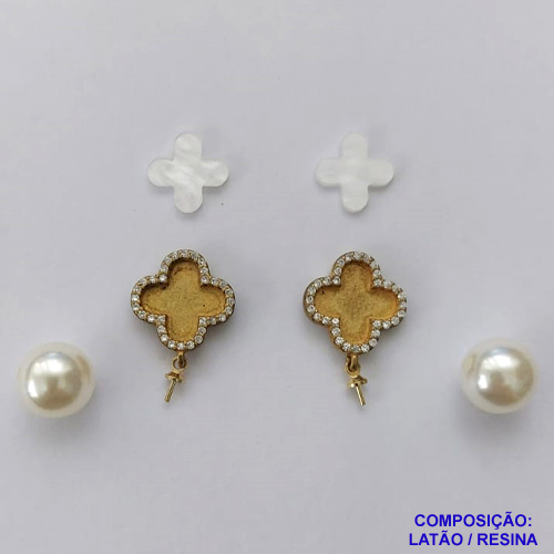 BRINCO NO BRUTO PRONTO PARA O BANHO(CX58) - KIT BRINCO DE PINO TIPO VAN CLEEF MADRE PÉROLA CRAVEJADO EM MICROS ZIRCÔNIAS PARA COLAGEM (BRINCOS, TREVOS E PÉROLAS) - TAMANHO TREVO 12MM - (NÃO ACOMPANHA COLA) - PESO TOTAL DO PAR 4,2GR - BRU10255