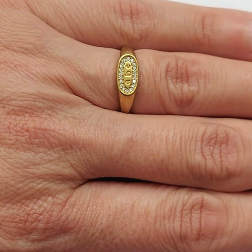 ANEL NO BRUTO PRONTO PARA O BANHO - ANEL DE FORMATURA "ABC" CRAVEJADO EM MICROS ZIRCÔNIAS - LARGURA: 5MM - PESO MEDIO 1,8GR - COMPOSIÇÃO: LATÃO / ZIRCÔNIA - ANEL000349