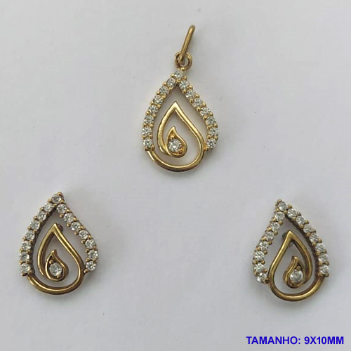 CONJUNTO NO BRUTO PRONTO PARA O BANHO (CX26)- CONJUNTO SEM CORRENTE (CX001483) - (PINGENTE E BRINCOS) PINGENTE FOLHA VAZADA 9X10MM CRAVEJADO EM MICRO ZIRCÔNIAS - PESO TOTAL 2,7GR -  BRU10329