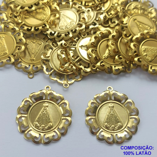 ACESSÓRIO NO BRUTO PRONTO PARA O BANHO (CX21) (551) - PINGENTE MEDALHA REDONDA NOSSA SRA APARECIDA - COMPOSIÇÃO: 100% LATÃO - TAMANHO 28X28MM - PESO TOTAL 1,9GR -  BRU0001865