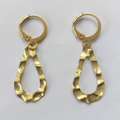 BRINCO NO BRUTO PRONTO BANHO - BRINCO COM PINGENTE GOTA VAZADA MARTELADA (E3192) - ARGOLINHA DE PRESSÃO (TRANQUETA) TAMANHO 13X24MM - PESO TOTAL 1,7GR - BRU10427