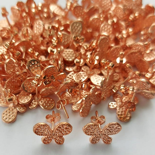 BRINCO NO BRUTO PRONTO PARA O BANHO - (CRIS) BRINCO DE PINO FORMATO BORBOLETA 8X11MM -  PESO TOTAL: 1,2GR - BRU10516